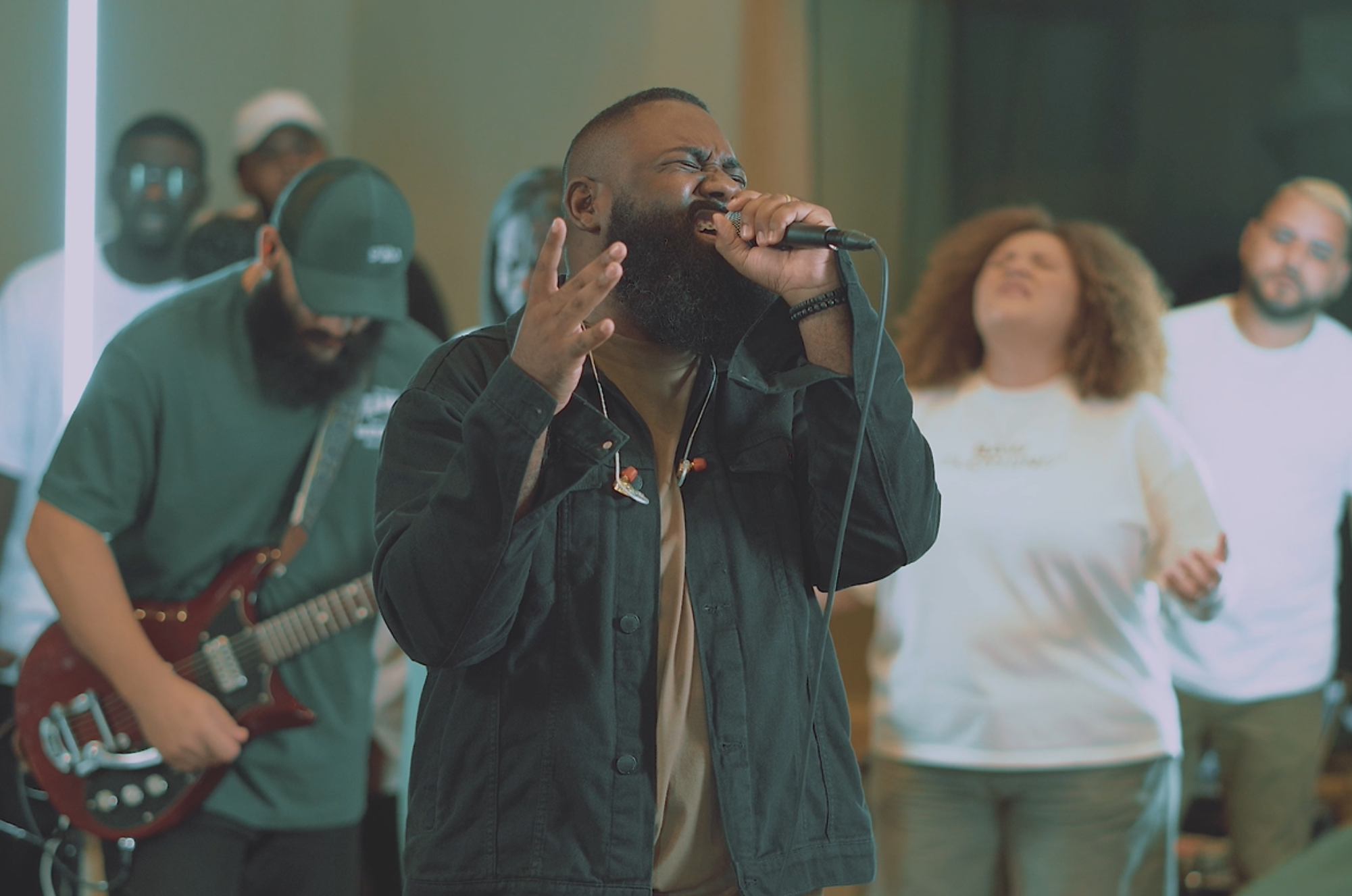 Matheus Duque Lança a Canção “Cordeiro” em Homenagem à Ressurreição de Jesus Cristo