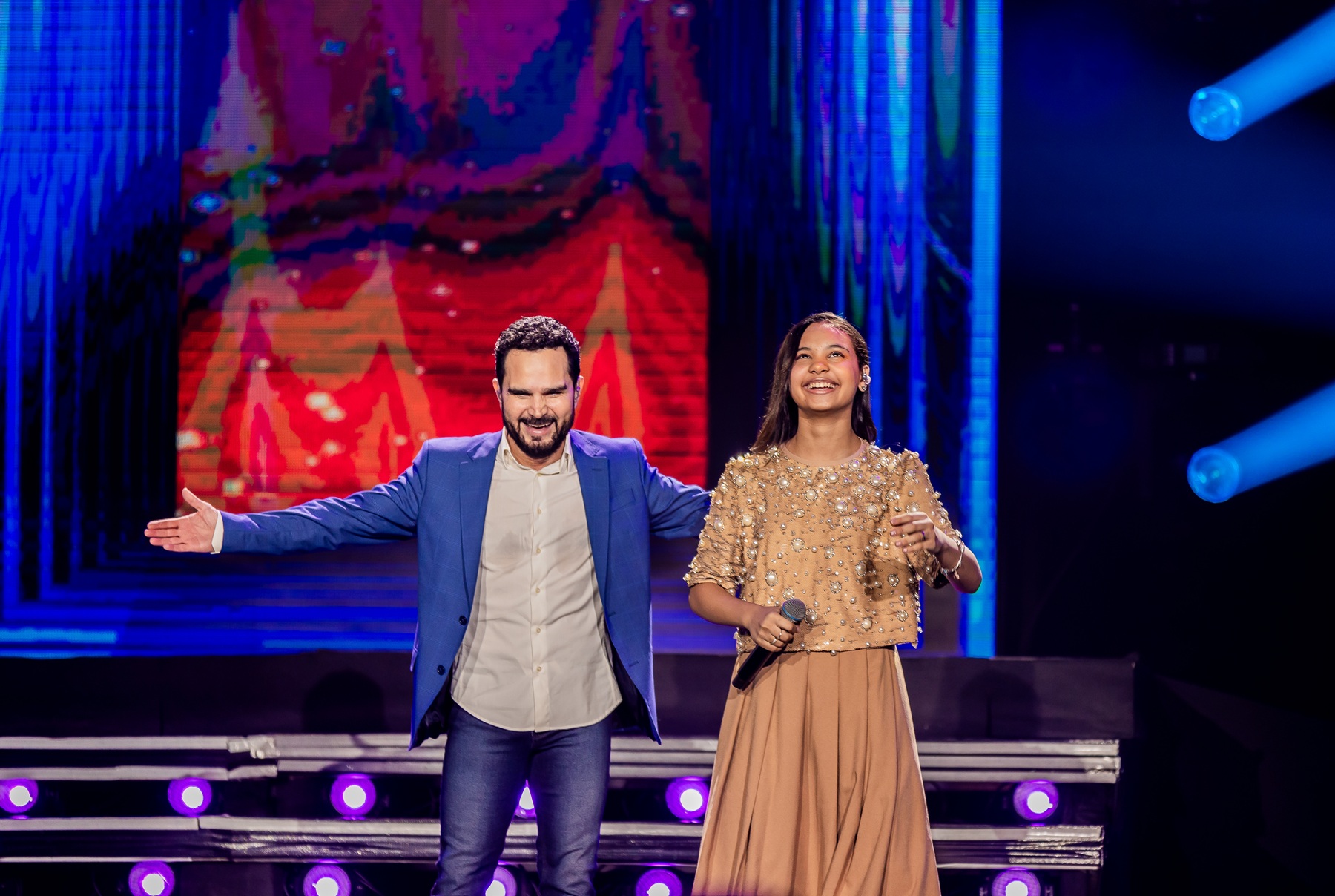 Os cantores Luciano Camargo e Maria Marçal. Foto: Divulgação.