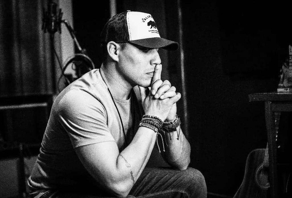 O cantor gospel Fabício Marins. Foto: Peterson Almeida.