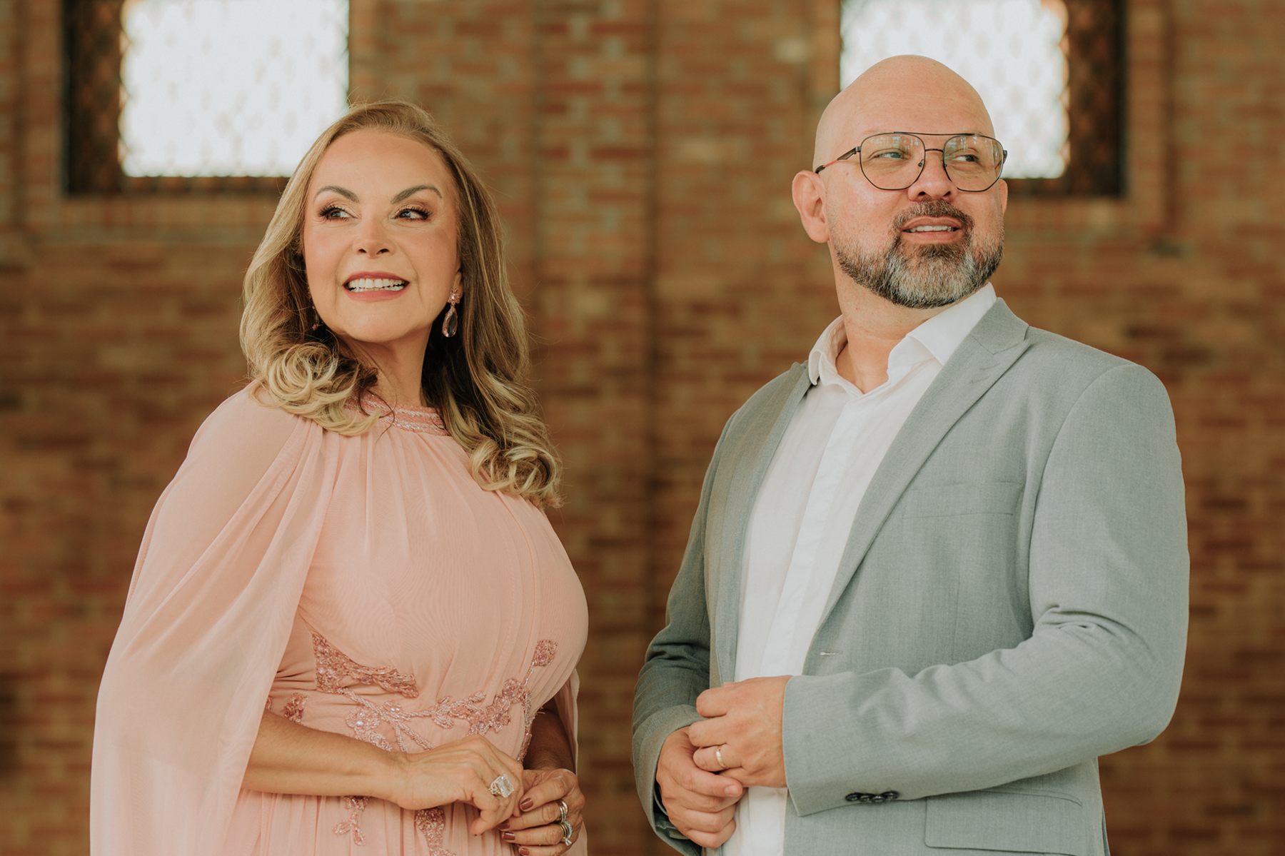 O cantor Jônatas Ambrozio e a cantora Cristina Mel. Foto: Divulgação.