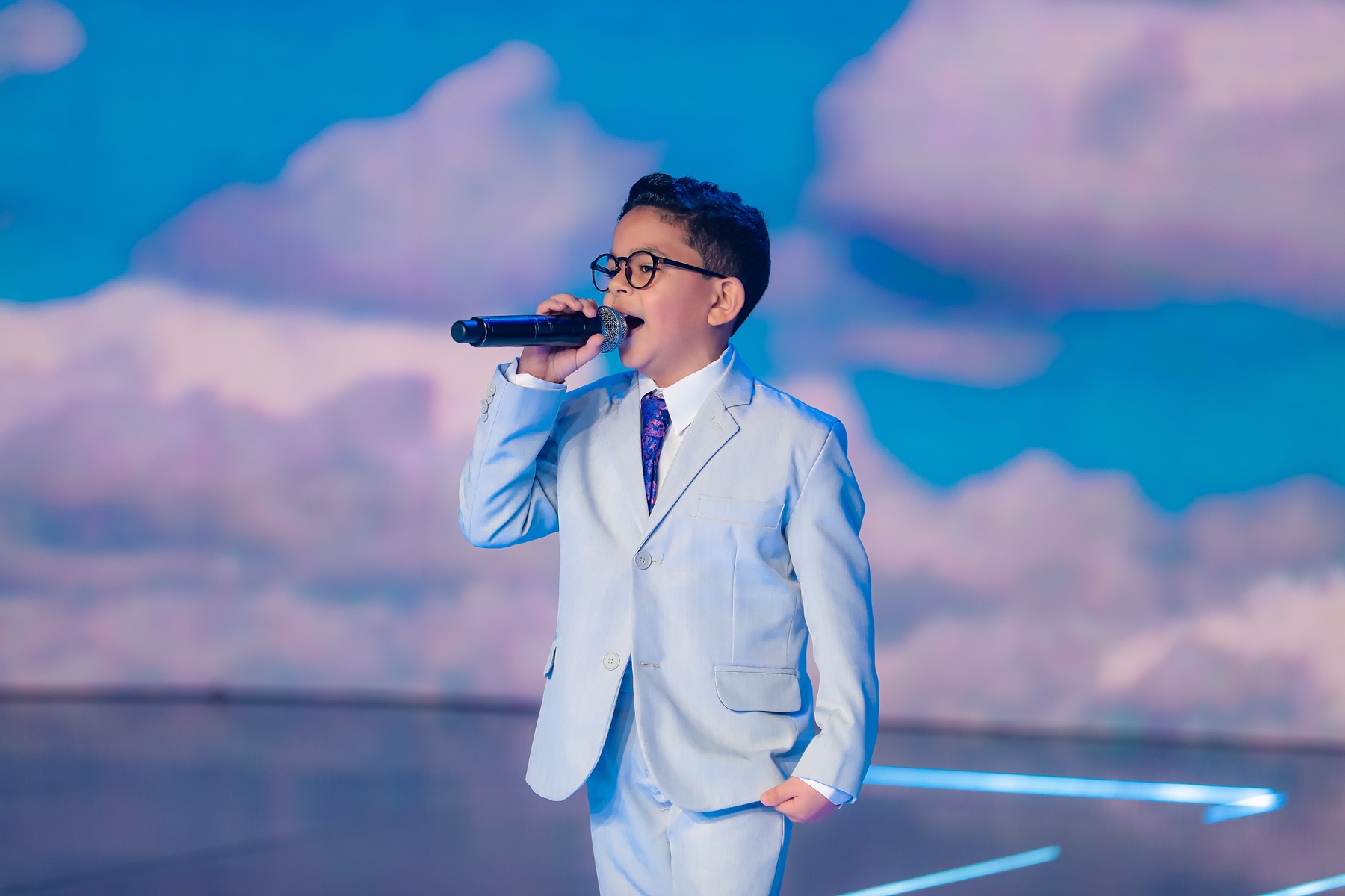 O cantor Moises Andrade no Programa Silvio Santos. Foto: Gabriel Cardoso/SBT.